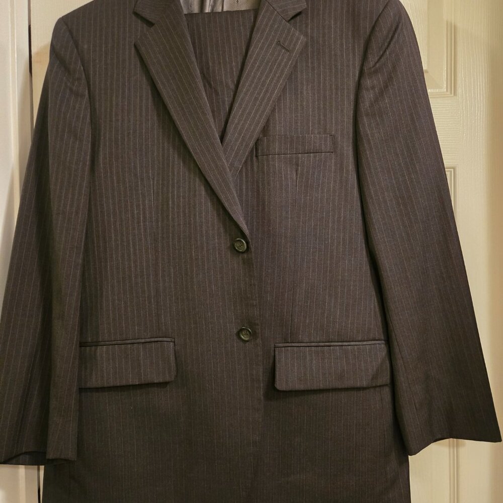 Joseph and Feiss Classic Navy Pinstripe Men's 2 piece suit 44S 36Wx 30L